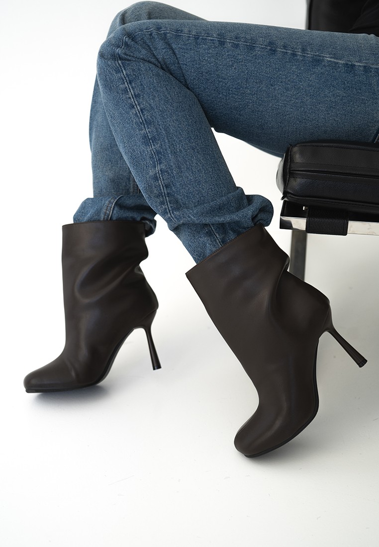 Черевики жіночі на підборах