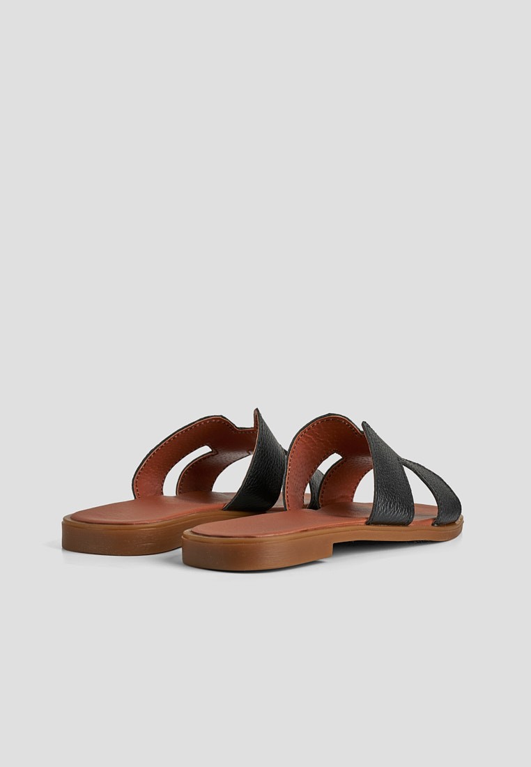 Шльопанці шкіряні жіночі shoeslovers.com.ua