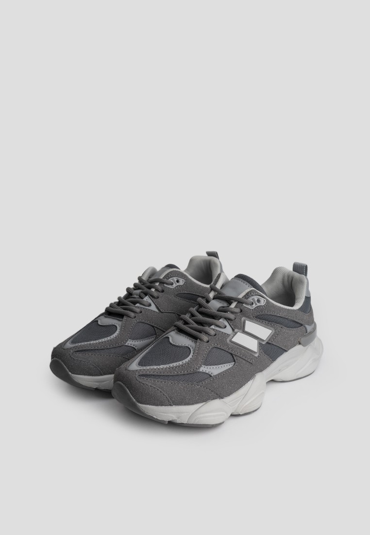 Кросівки жіночі