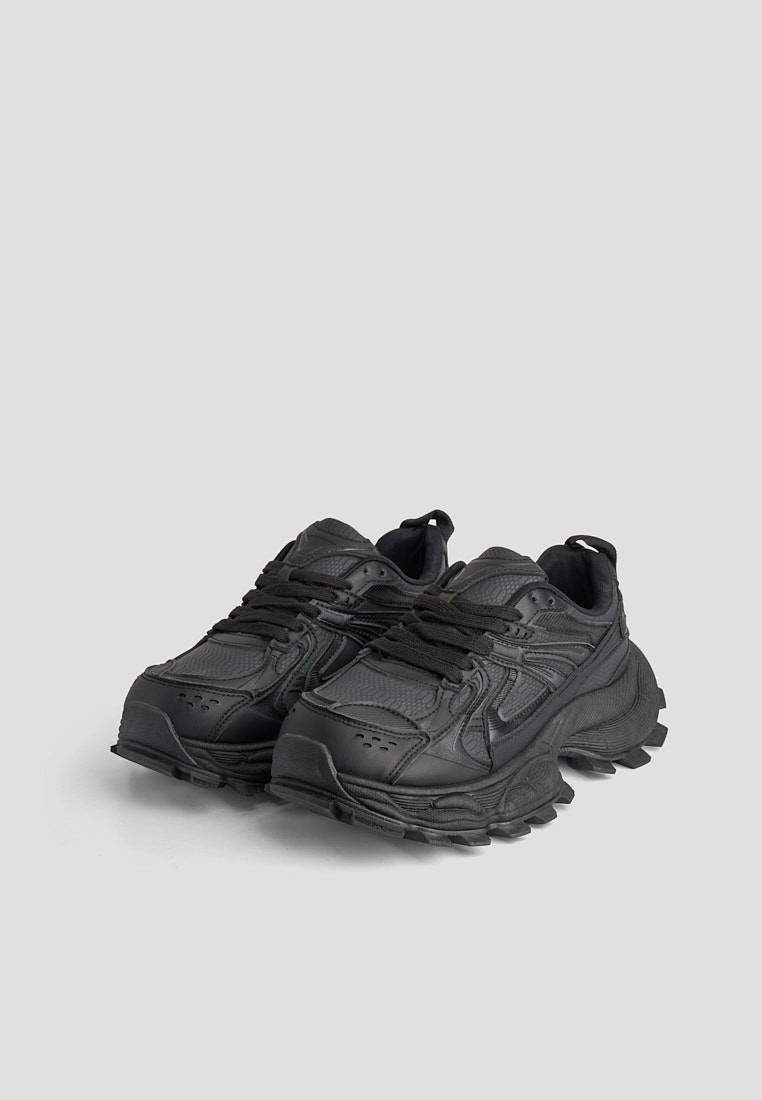 Кросівки жіночі